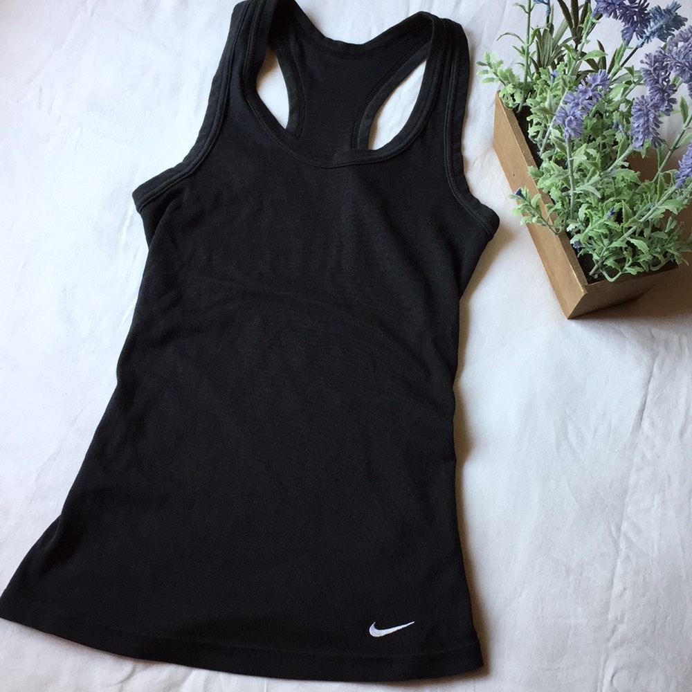 🔥 Nike Dri-Fit Workout Top 🔥